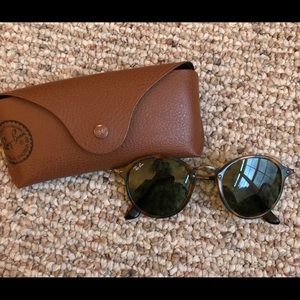Ray-Ban round fleck sunglasses